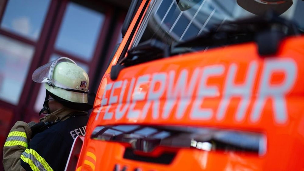 swr-in-einem-entsorgungsbetrieb-in-mainz-ist-ein-feuer-ausgebrochen-100.jpg